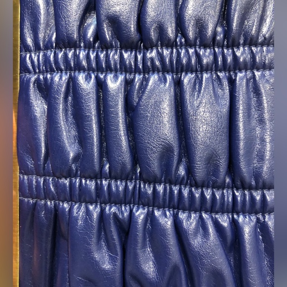 Boutique Leather Clutch with clasp closure - Picture 3 of 3